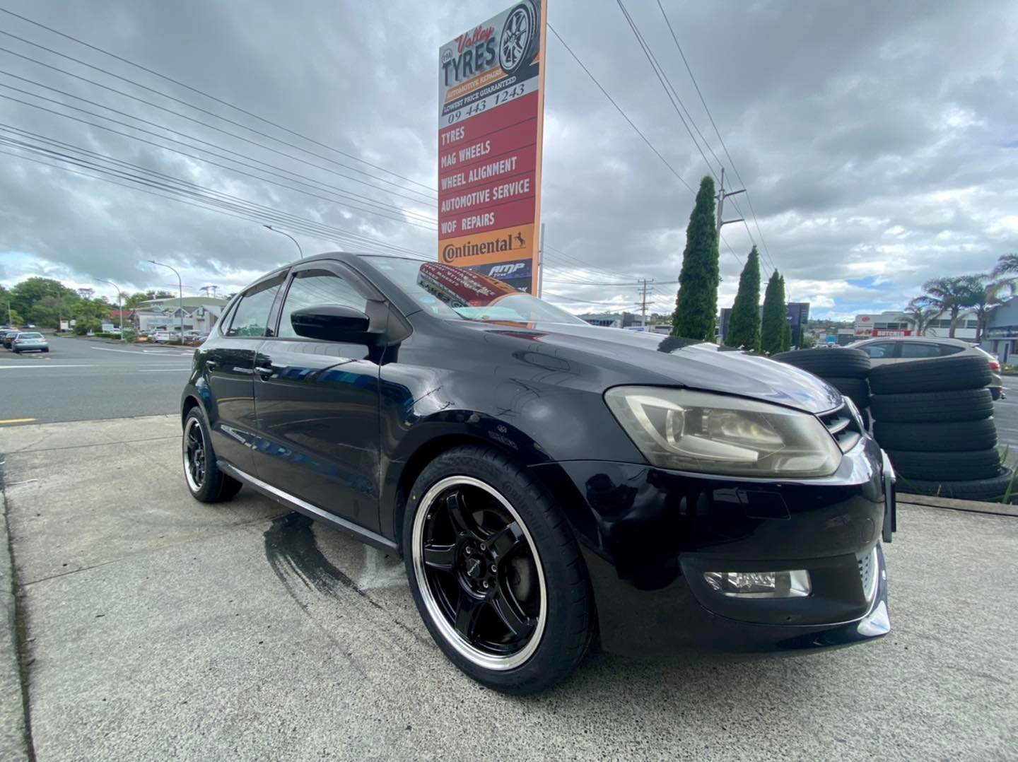Forum Blitz Black Polished Lip 17x7.5
